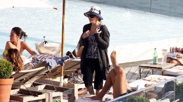 Madonna na piscina do Hotel Fasano, no Rio de Janeiro