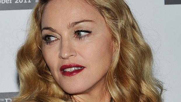 Madonna no tapete vermelho do Festival de Londres: vaias para W.E