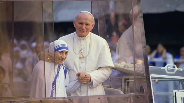 Papa João Paulo II com Madre Teresa de Calcutá durante sua visita à Índia em 1986