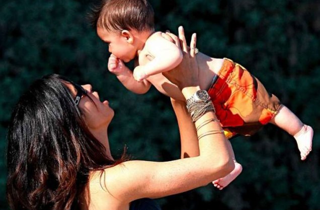 A top model brasileira Camila Alves é mãe de Levi e Vida, ambos com o ator Matthew McConaughey.