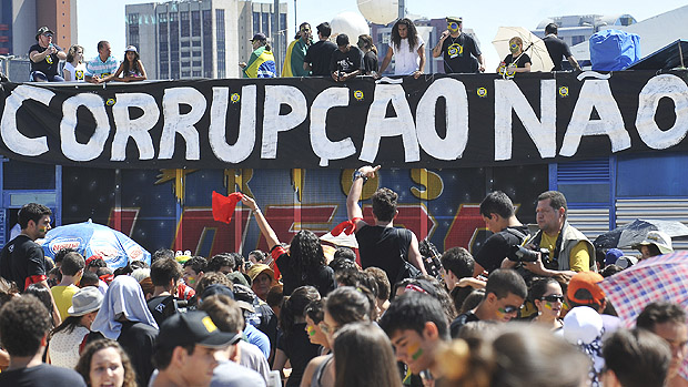 Em Brasília, movimento Brasil contra a corrupção, grupo apartidário realiza marcha contra a corrupção na Esplanada dos Ministérios