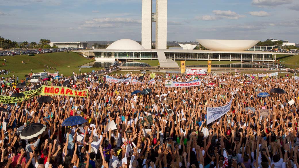Manifestação de evangélico e religiosos contra o projeto de lei 122, que criminaliza a homofobia no Brasil, Brasília