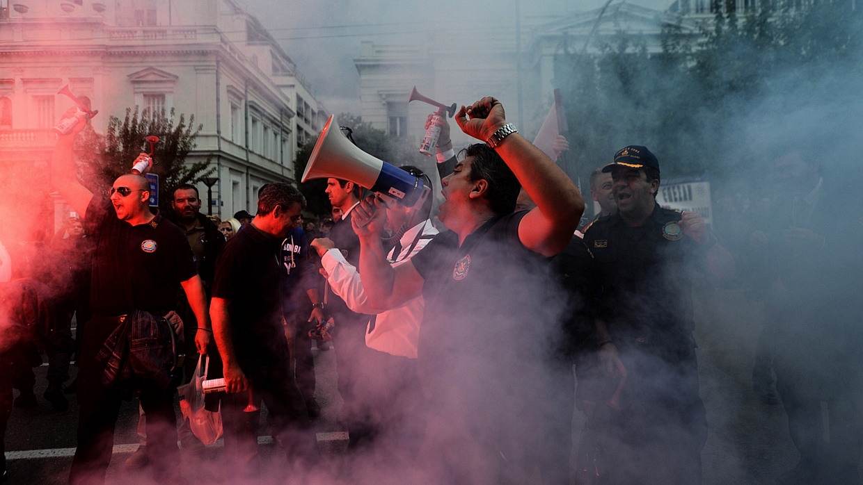 Manifestação de policiais contra medidas de austeridade em Atenas, em 1º de novembro