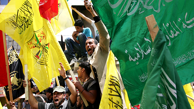 Manifestantes de Fatah e Hamas vão às ruas em apoio ao novo governo