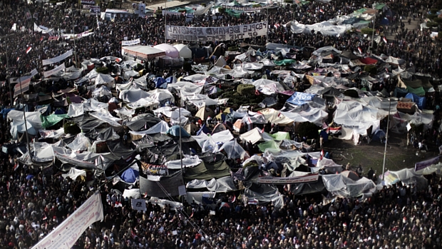 Manifestantes lotam a região central do Cairo, na praça Tahrir, no 17º dia de protestos contra Mubarak