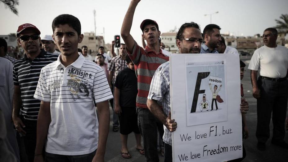 Manifestantes protestam contra o GP do Bahrein, que acontece neste fim de semana