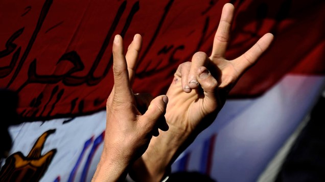 Manifestação contra soltados do governo militar que agrediram mulheres que protestavam no Cairo, Egito