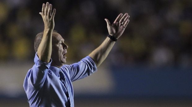 Mano Menezes, em partida contra a Argentina, em Goiânia