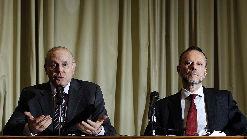 O ministro da Fazenda, Guido Mantega, e Luciano Coutinho, presidente do BNDES, durante anúncio de novas medidas econômicas