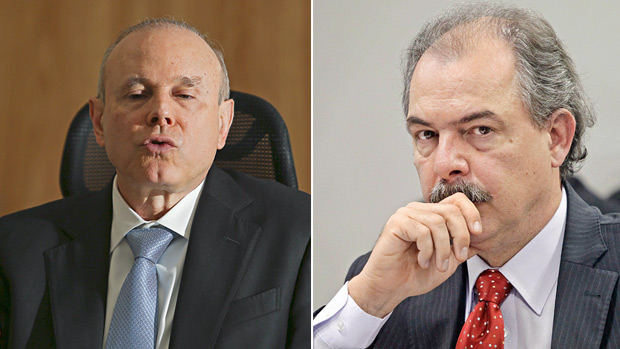 Em encontro com o vice-presidente Michel Temer, Mercadante (à dir.) propôs plano para forçar a demissão do colega de partido e ministério Guido Mantega (à esq.)