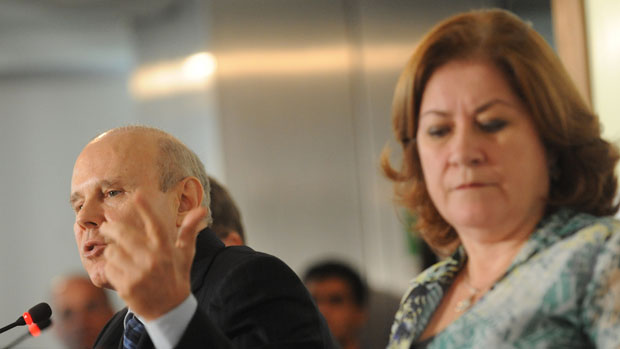 Os ministros da Fazenda, Guido Mantega, e do Planejamento, Miriam Belchior, detalham o corte de R$ 50 bilhões no Orçamento de 2011