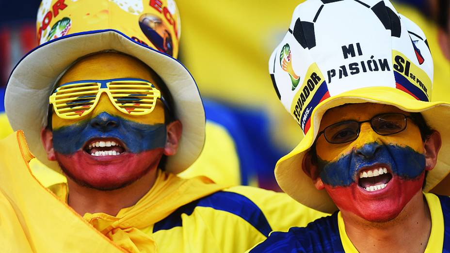 Equatorianos vibram no jogo contra a França no Maracanã, no Rio