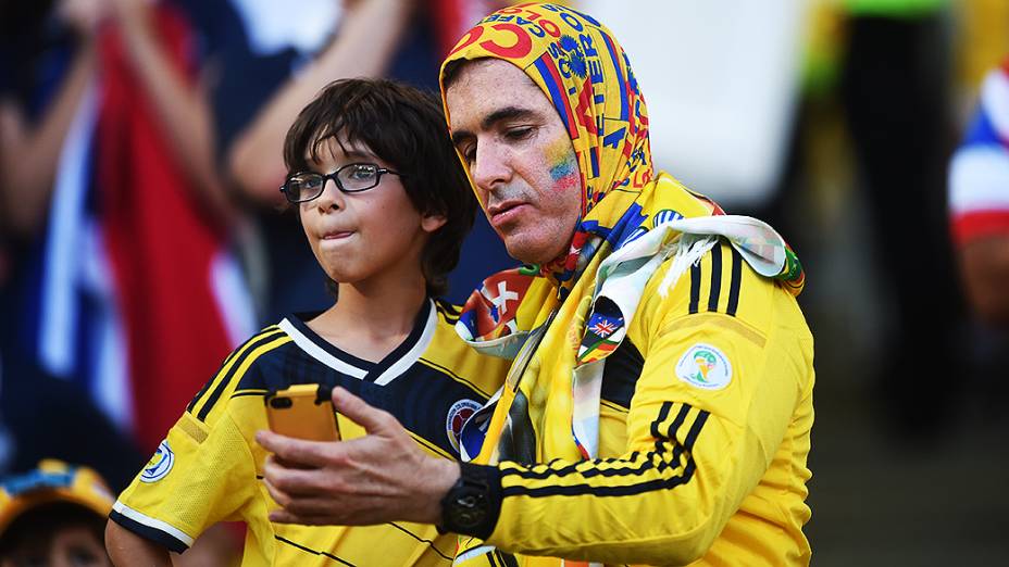 Torcedores do Equador durante o jogo contra a França no Maracanã, no Rio