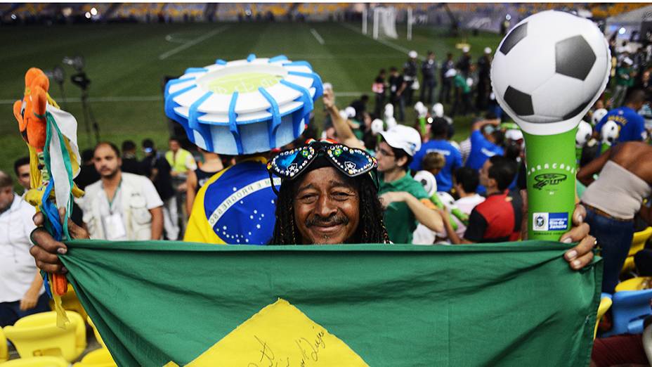 O primeiro evento-teste do novo Maracanã, uma pelada entre os amigos de Ronaldo e Bebeto