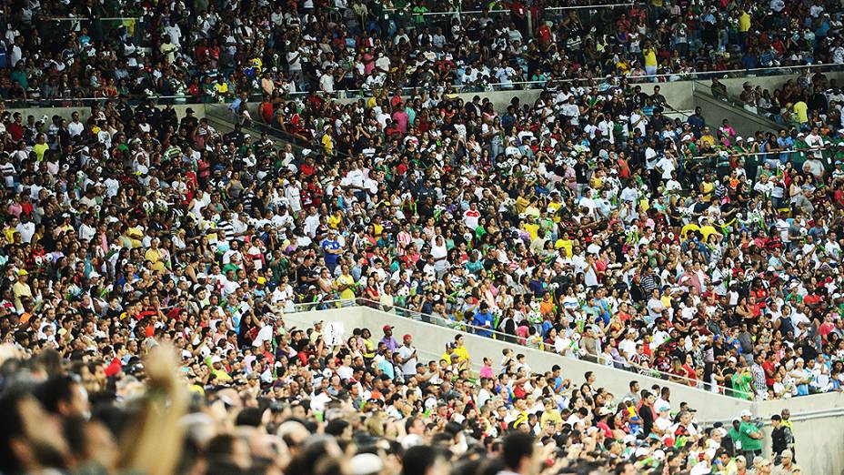 O primeiro evento-teste do novo Maracanã, uma pelada entre os amigos de Ronaldo e Bebeto