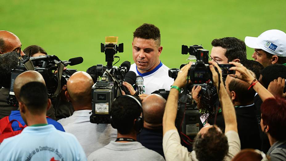 O primeiro evento-teste do novo Maracanã, uma pelada entre os amigos de Ronaldo e Bebeto