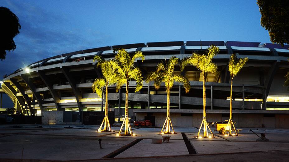 O primeiro evento-teste do novo Maracanã, uma pelada entre os amigos de Ronaldo e Bebeto