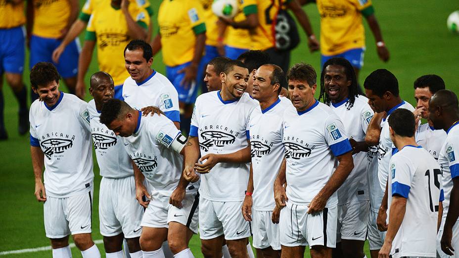 O primeiro evento-teste do novo Maracanã, uma pelada entre os amigos de Ronaldo e Bebeto