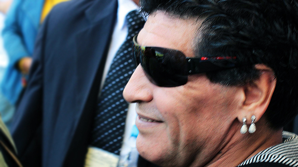 O ex-jogador Diego Maradona da Argentina durante a partida entre Argentina e Irã