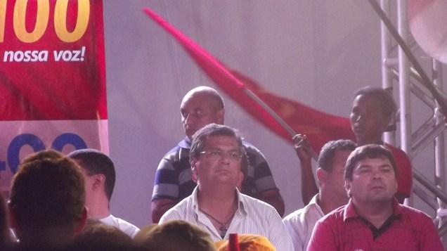 Flávio Dino participa de comício, em São Luís