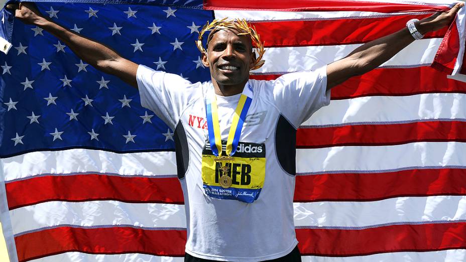 Meb Keflezighi, comemora vitória na Maratona de Boston