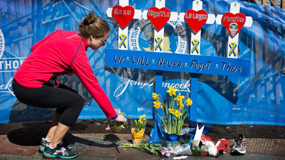 Um minuto de silêncio respeitado antes da largada da Maratona de Boston de 2014