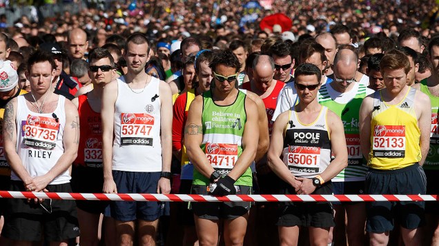Maratona de Londres presta homenagem às vítimas de Boston