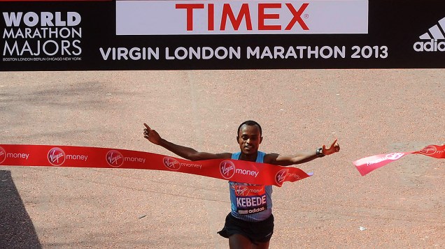 O etíope Tsegaye Kebede venceu a prova masculina com o tempo de 2 horas, 6 minutos e 3 segundos, enquanto na disputa feminina a vencedora foi a queniana Priscah Jeptoo (2h20min23s)