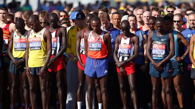 Maratona de Londres presta homenagem às vítimas de Boston