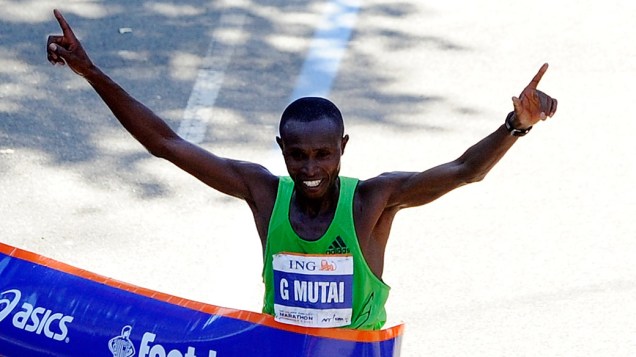 Geoffrey Mutai, do Quênia, comemora vitória na Maratona de Nova York