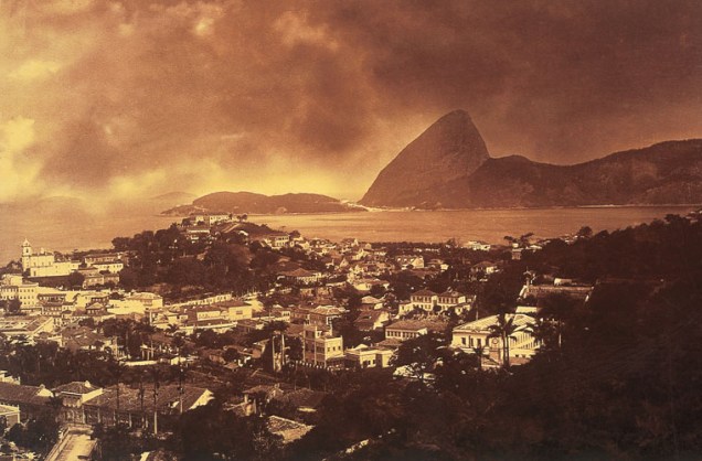 Panorâmica do Rio de Janeiro feita por Marc Ferrez em 1890.