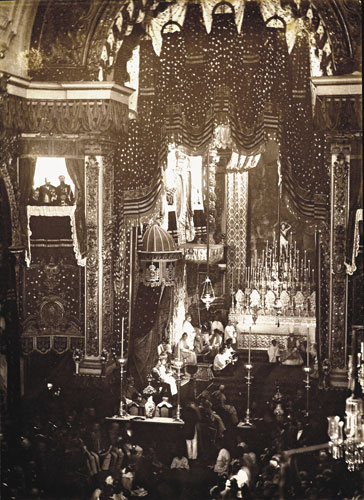 O fotógrafo registrou a consagração da princesa Isabel como regente, na Catedral do Rio de Janeiro, em 1887.