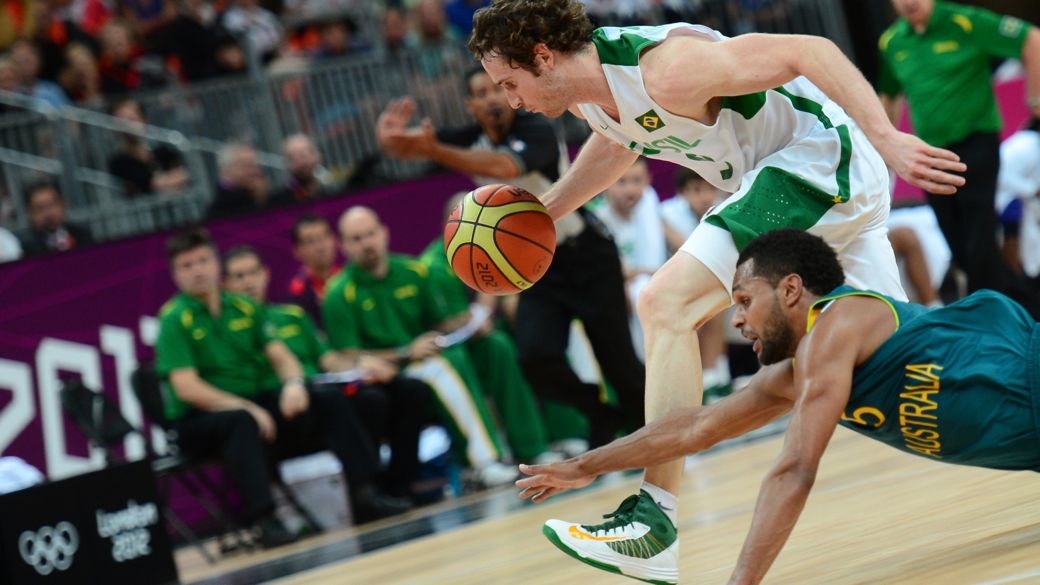 Marcelinho Huertas em ação em Londres: expectativa por subida ao pódio