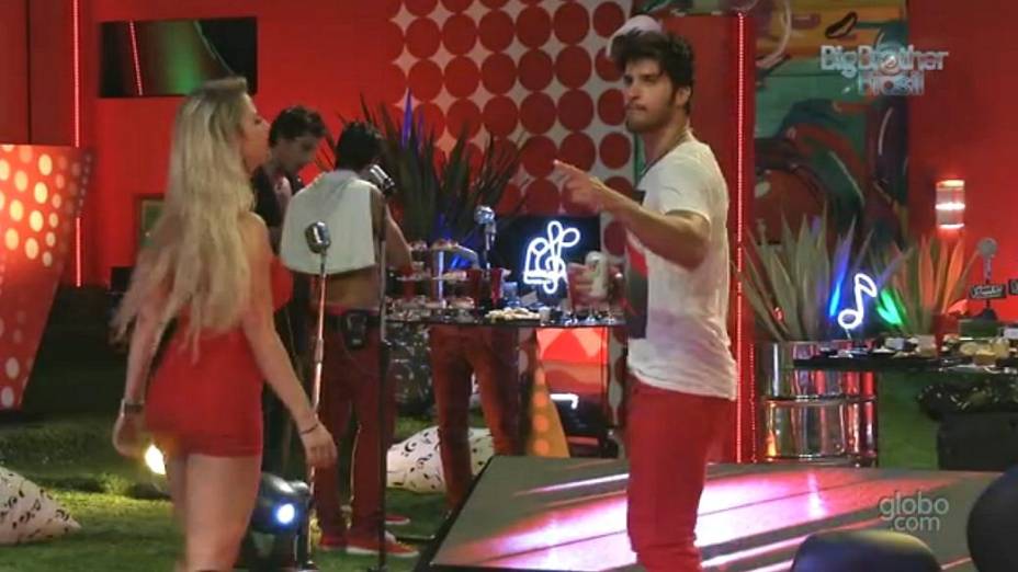 Marcello dança com Fernanda na festa The Voice do BBB 13