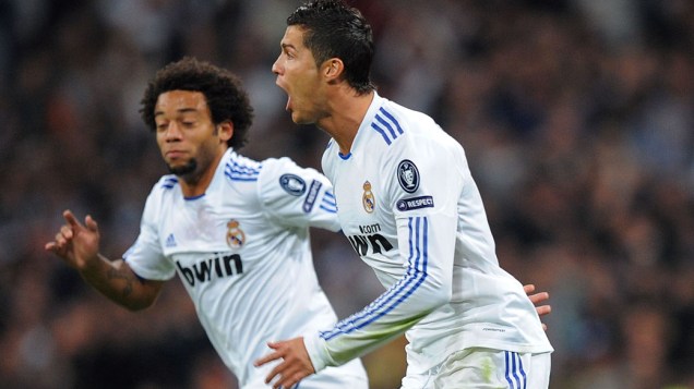 Cristiano Ronaldo e o lateral brasileiro Marcelo comemoram gol em pártida contra o Milan válida pela Liga dos Campeões da UEFA, em 2010