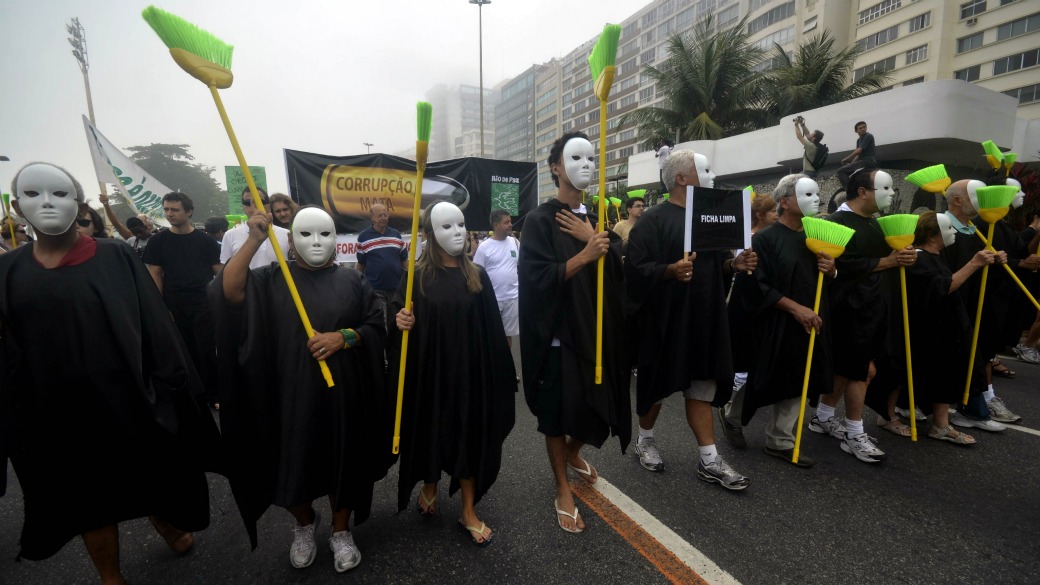 Togas no protesto contra a corrupção: apoio ao CNJ e cobrança sobre juízes suspeitos de crimes