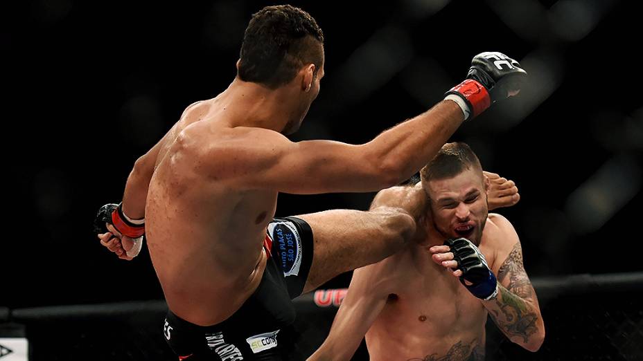 Tim Means (EUA) venceu Márcio Lyoto (BRA) na decisão dividida dos jurado, no UFC Barueri, neste sabado (20)