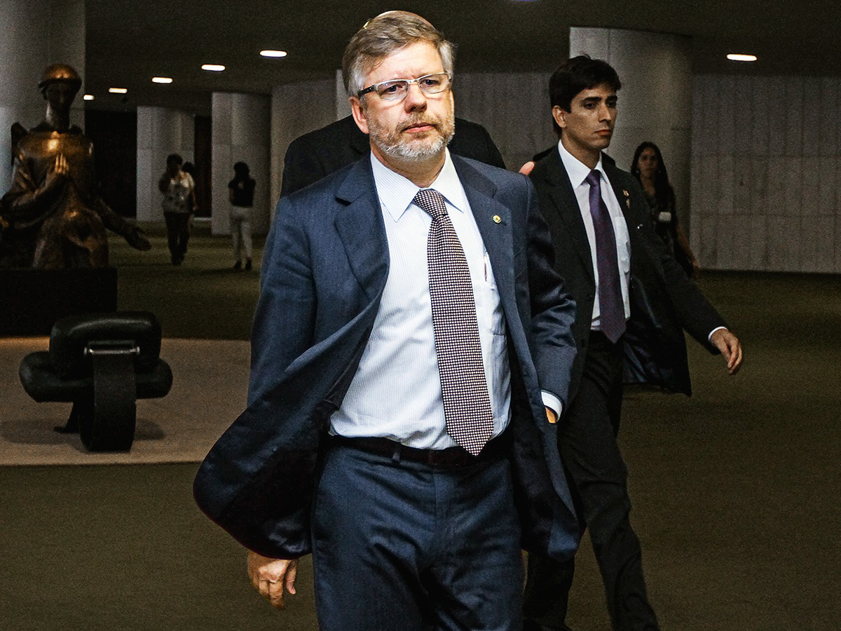 O petista Marco Maia, ex-presidente da Câmara, garante que “passou uma temporada” no apartamento do “amigo” por “empréstimo” e apenas “uma vez”