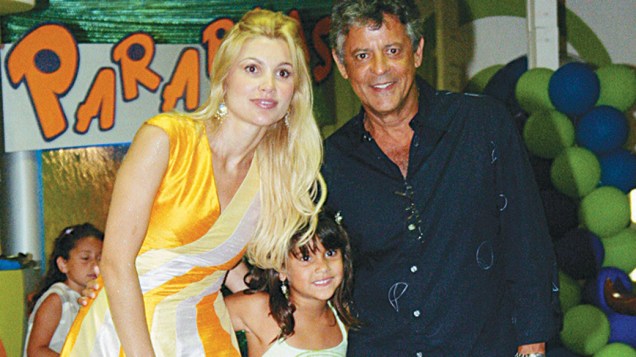 Flávia Alessandra e Marcos Paulo, na festa de aniversário da filha Giulia