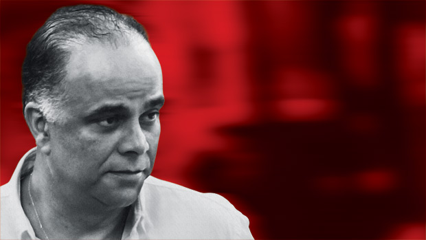 NO INFERNO - O empresário Marcos Valério, na porta da escola do filho, em Belo Horizonte, na última quarta-feira: revelações sobre o escândalo