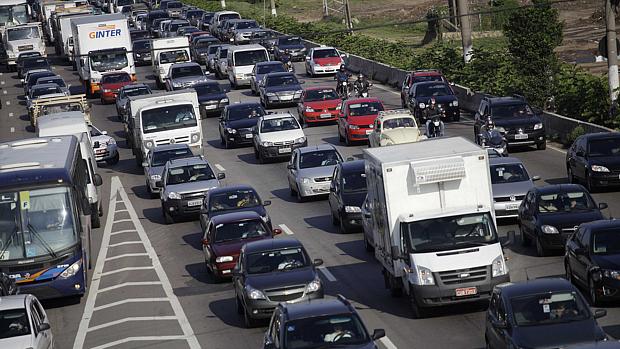 Trânsito congestionado na Marginal Pinheiros, altura da ponte Cidade Universitária sentido Interlagos, durante a manhã desta sexta