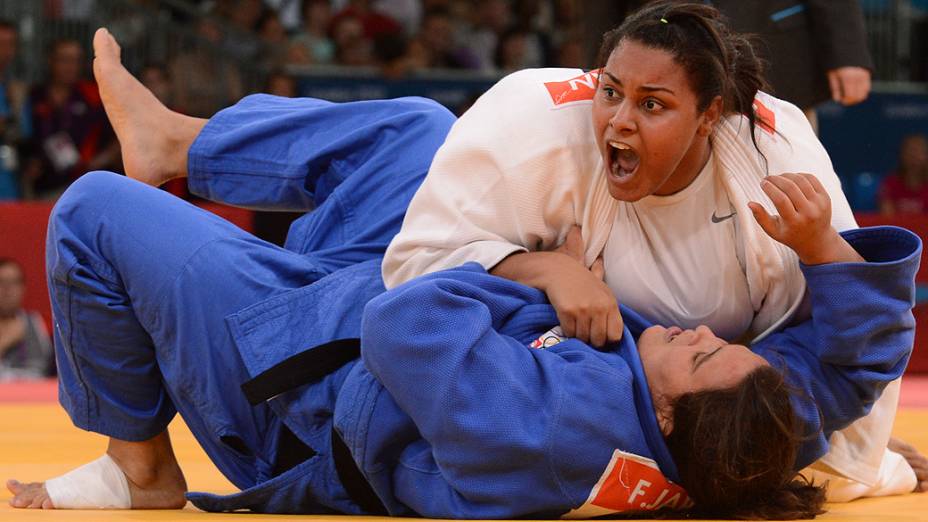 A judoca brasileira Maria Suelen derrotou a tunisiana Nihel Cheikh Rouhou, em 03/08/2012