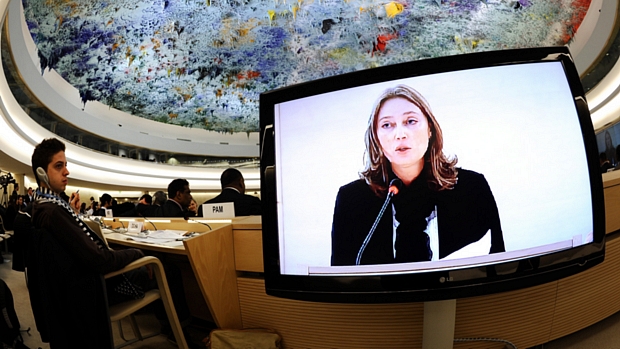 Ministra-chefe da Secretaria de Direitos Humanos brasileira, Maria do Rosário Nunes, discursa durante sessão de Conselho da ONU