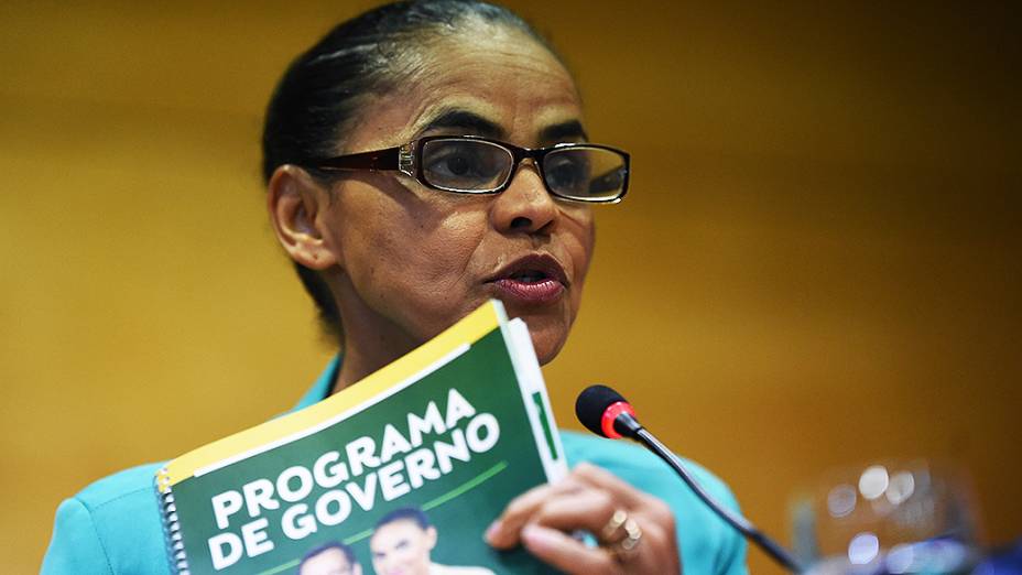 A candidata do PSB à Presidência da República, Marina Silva, fala sobre seu programa de governo, em Fortaleza