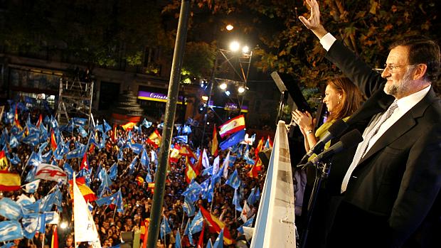 Mariano Rajoy celebra a vitória histórica com os eleitores