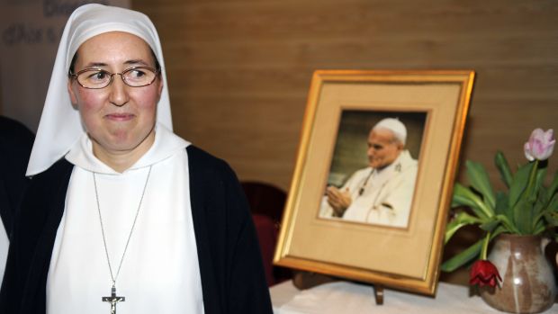 Marie curou-se inexplicavelmente do Mal de Parkinson depois de sua comunidade rezar para o pontífice