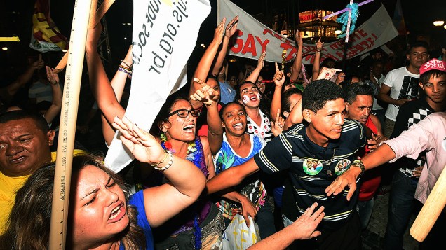 Militantes LGBT fazem protesto durante o comício da presidenciável Marina Silva (PSB), em Fortaleza