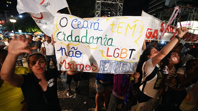 Militantes LGBT fazem protesto durante o comício da presidenciável Marina Silva (PSB), em Fortaleza