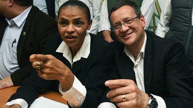A candidata do PSB à Presidência da República, Marina Silva e seu vice Beto Albuquerque, durante campanha em Porto Alegre