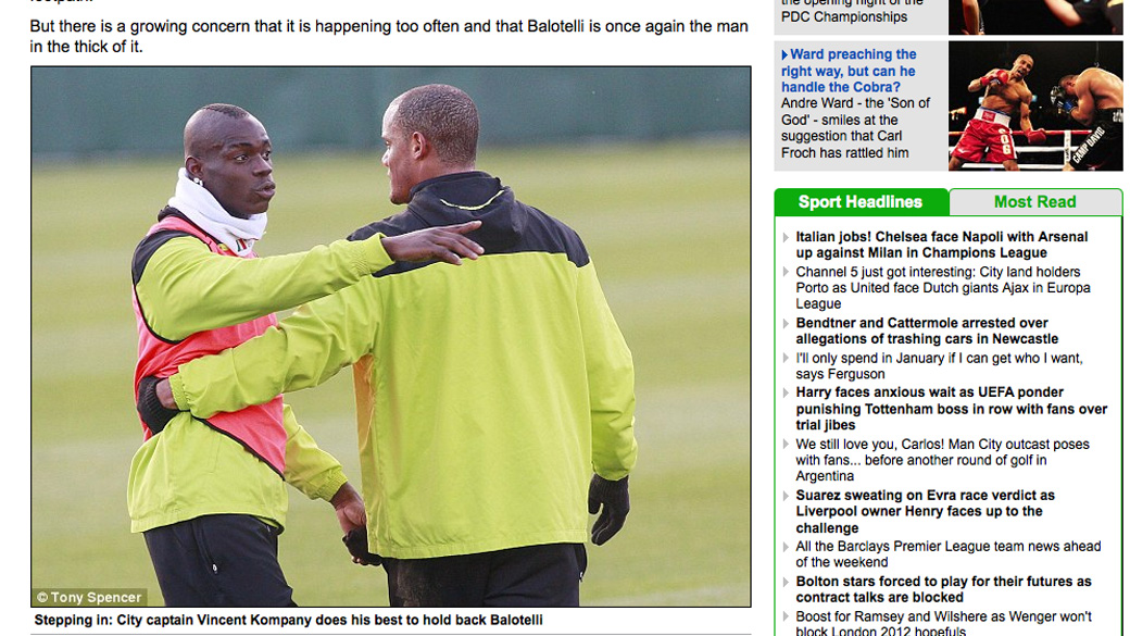 Sequência de fotos no jornal Daily Mail mostra Mario Balotelli em briga no treino do Manchester City